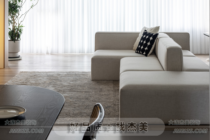 1689172701114167.png 大連裝修潮流趨勢之現(xiàn)代簡約案例賞析典雅素凈溫潤空間6.png