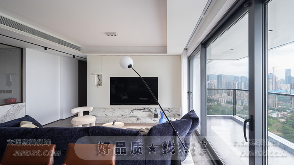 大連裝修潮流趨勢之現(xiàn)代簡約案例實(shí)拍通透開闊場景多樣1.png